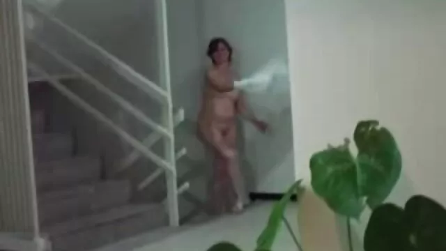 فتاة أنيقة استمنى لقطات جنسيه من افلام اجنبيه لها كس حلق