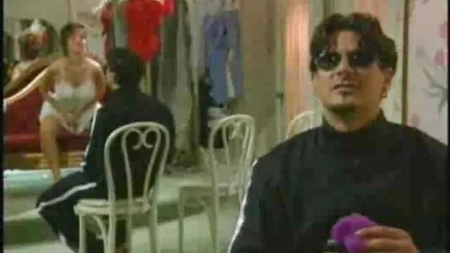 Madisson افلام جنسية اجنبية وعربية يجلس على الروبوت الجنس ثم الجنس آلة