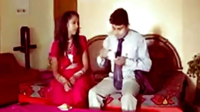 اثنين من الفتيات التعنيف الرجل وجعل له شرب افلام جنسية اجنبى بوله