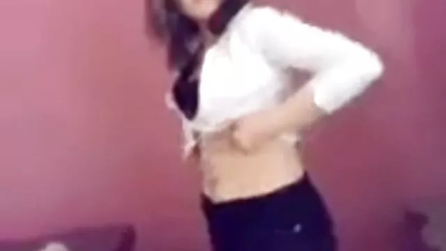 نحيلة سمراء تحصل مشاهد جنسيه من افلام اجنبيه مارس الجنس من الصعب في بوسها