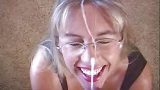 فتاة نظارات عذراء كس لأول افلام جنسيه اجنبيه كامله مرة الشرج