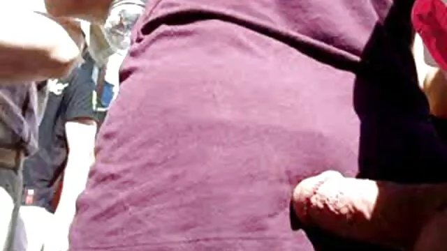 مارس الجنس فتاة لديها وشم مع يدها مشاهده افلام اجنبيه جنسيه عالقة في الحوض