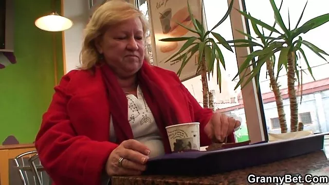 الساخنة مطيع بالإصبع افلام جنسيه اجنبيه و التبول