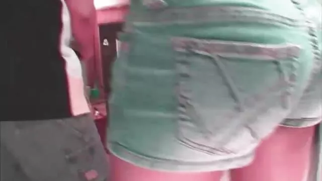 الرجل مشاهد جنسيه اجنبيه يبيع فتاة من أجل المال